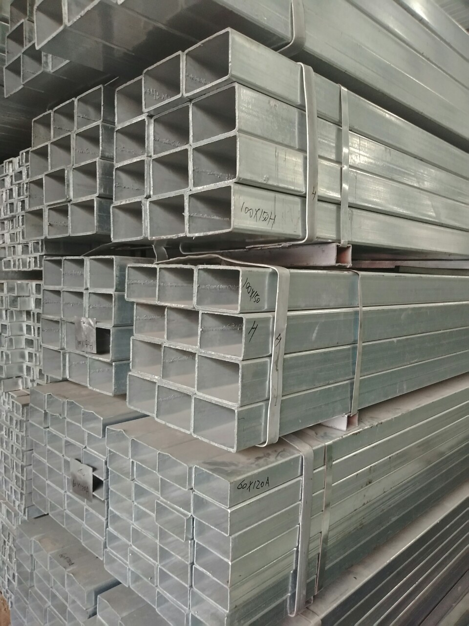 佛山钢管专业生产厂家热镀锌方  热浸锌 大尺寸厚壁镀锌管