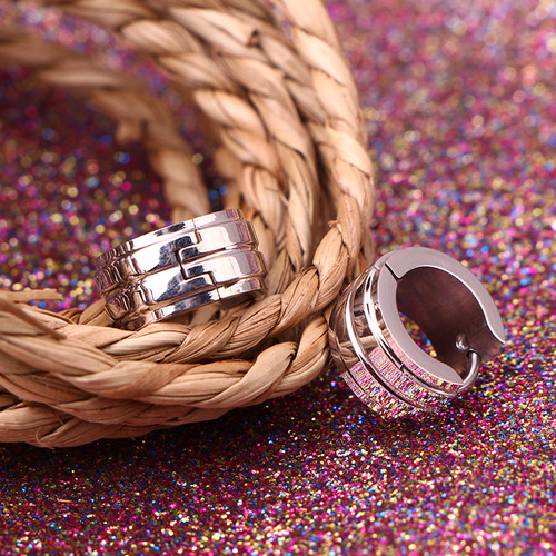 Creative stainless steel earrings wholesale from the factory, hot-selling titanium steel inter-electric real gold ear clips for men, false earrings