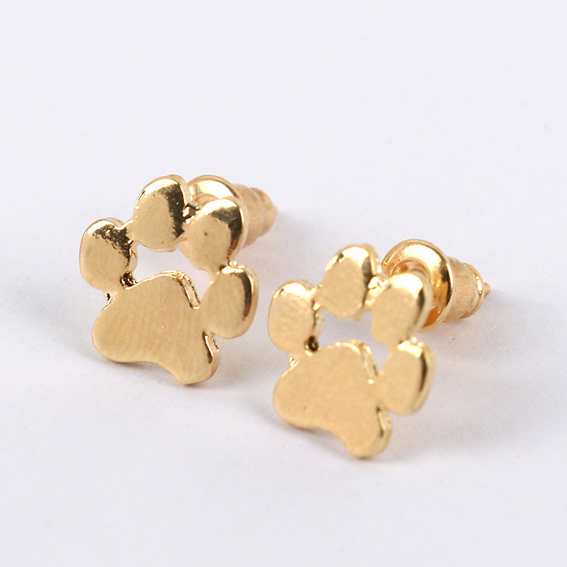 Pointed labret stud close-up product detail