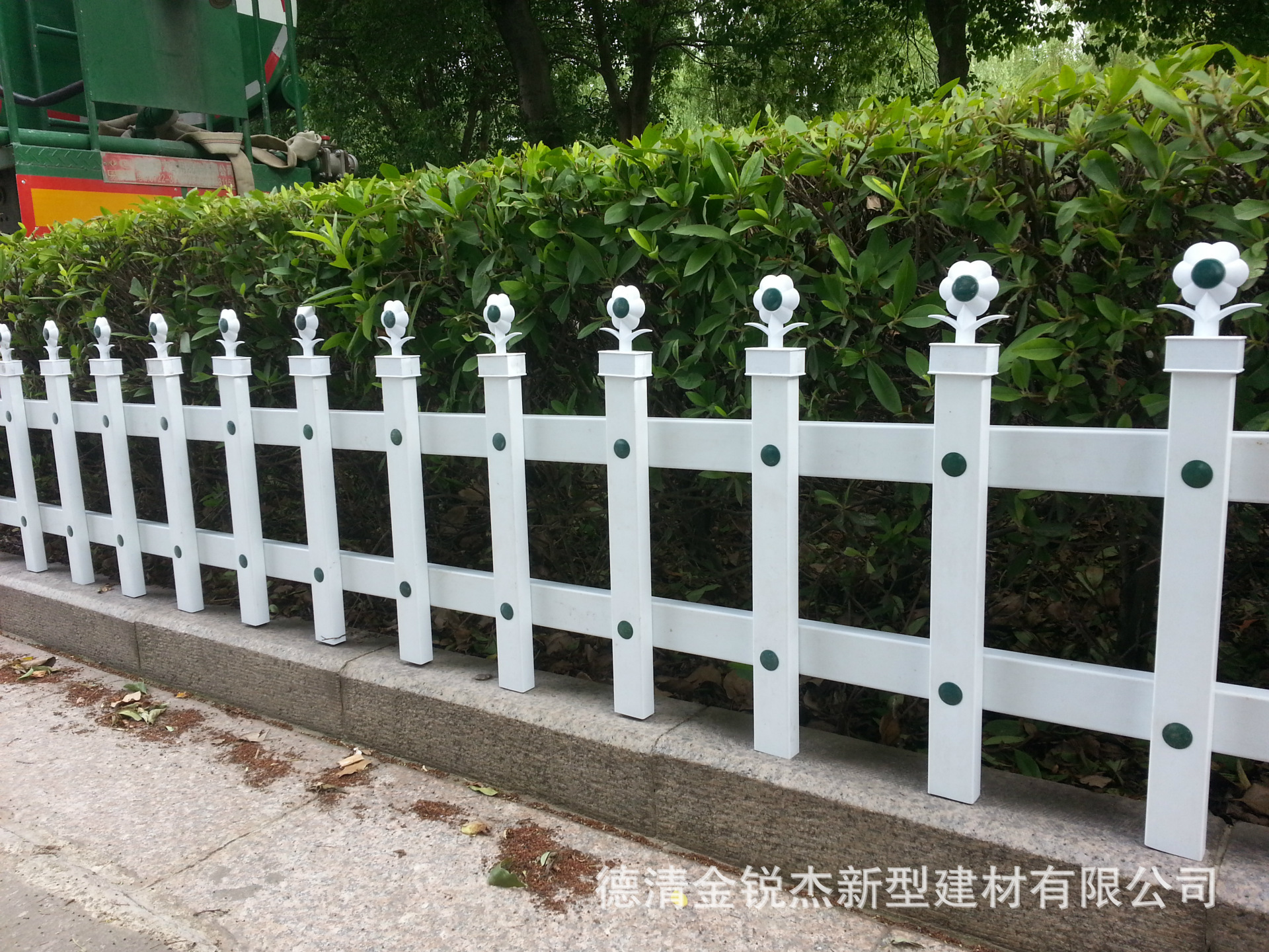 厂家供应园林花帽草坪栏杆绿化带绿色PVC塑钢护栏