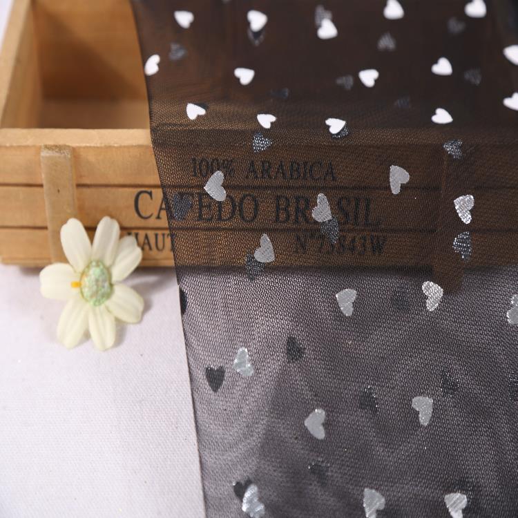 Fabricante de suministro de tela de malla hexagonal tela de malla de amor estampado ropa de rendimiento ropa de mujer ropa de niños tela de decoración