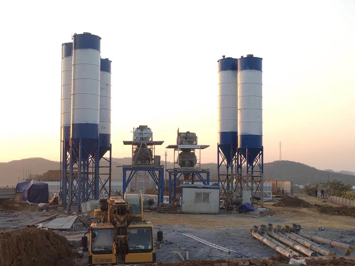 厂家生产混凝土搅拌站 现货HLS90楼混凝土搅拌站