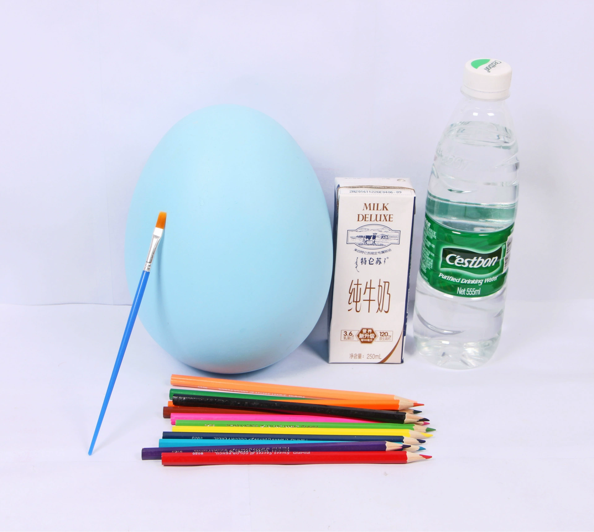 Big plastic modern and minimalistic toy, 20cm