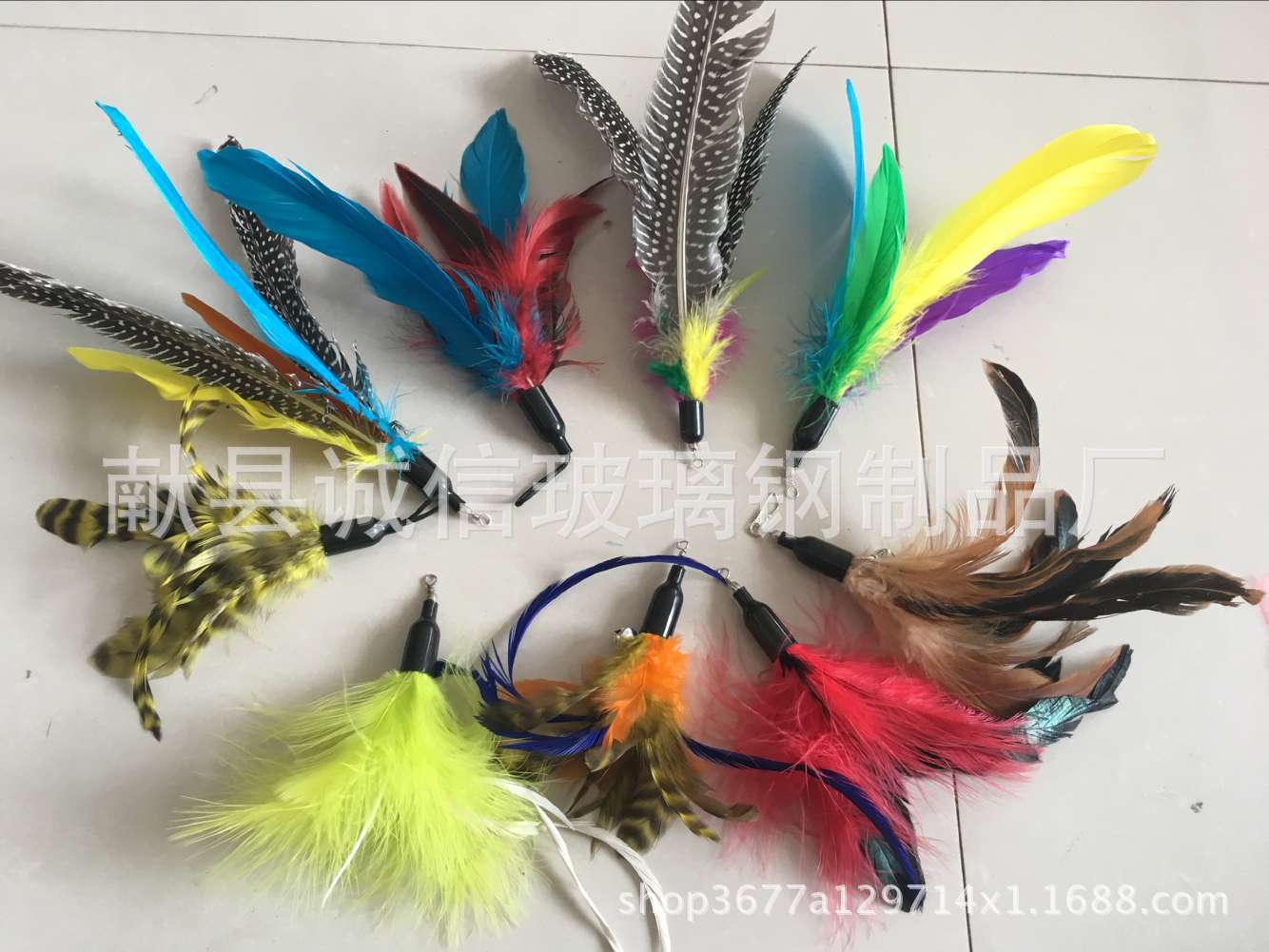 厂家批发逗猫棒彩色羽毛逗猫棒时尚铃铛球猫咪互动趣味玩具逗猫杆