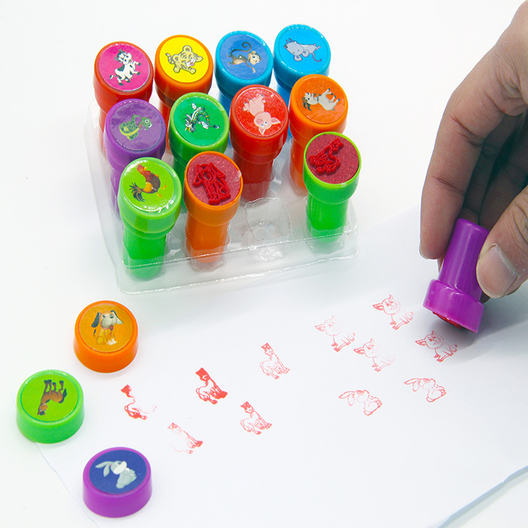 Zhang Qu nuevo animal de dibujos animados Zodiaco sello plástico 12 patrones traje