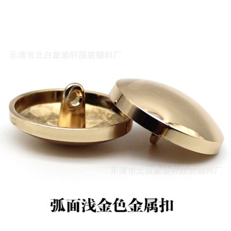 Fuente de la fábrica de metal Botón de metal de calidad de espejo plano hebilla de la moda hebilla de la capa redonda de coser a mano hebilla de pie alto