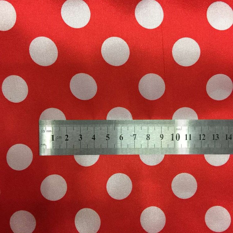 Latar belakang merah 2cm dengan titik putih