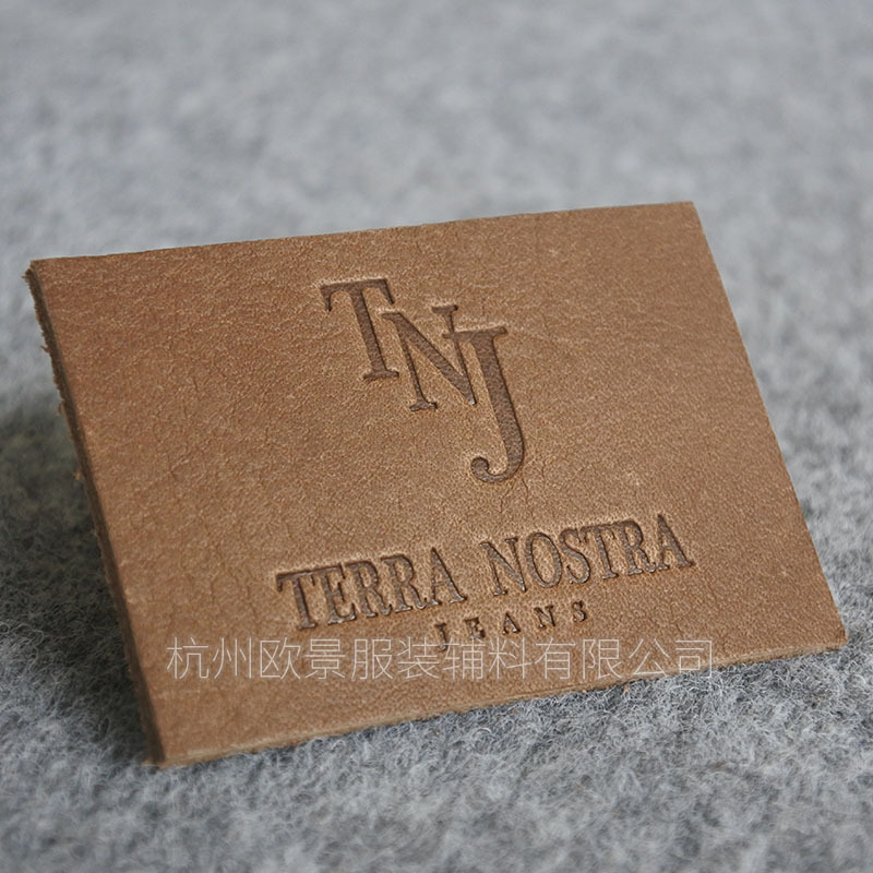 皮标箱包皮牌logo压印服装皮革商标牛仔裤腰牌凹凸压花皮外贸热销-阿里巴巴