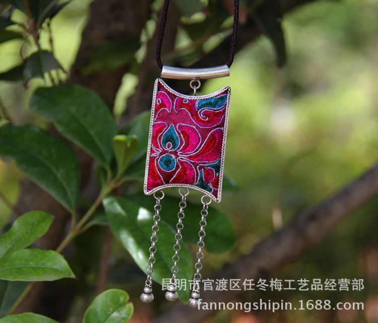 苗绣刺绣短项链