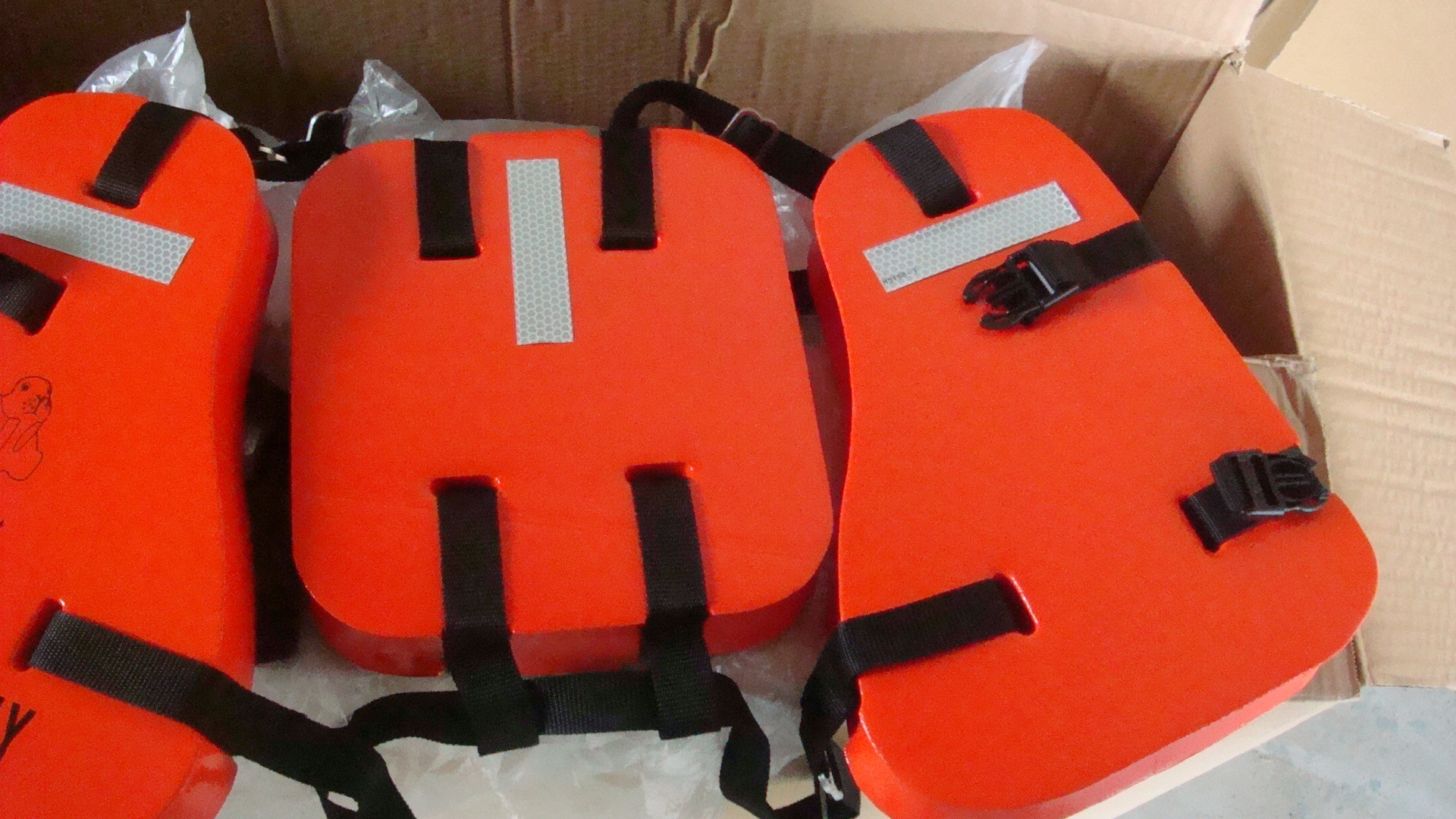 XT-100新标准三片式救生衣提供CCS船检