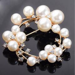 Korean Trend Pearl Brooch for Women, High-end Versatile Fashion Pin, Suitable for Sweaters, Suits, Creative Flower Brooch, Scarf Button