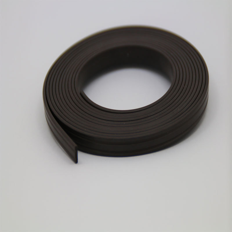 【厂家直销】橡胶磁 专用冰箱贴 带胶PVC  磁铁纸 单双面