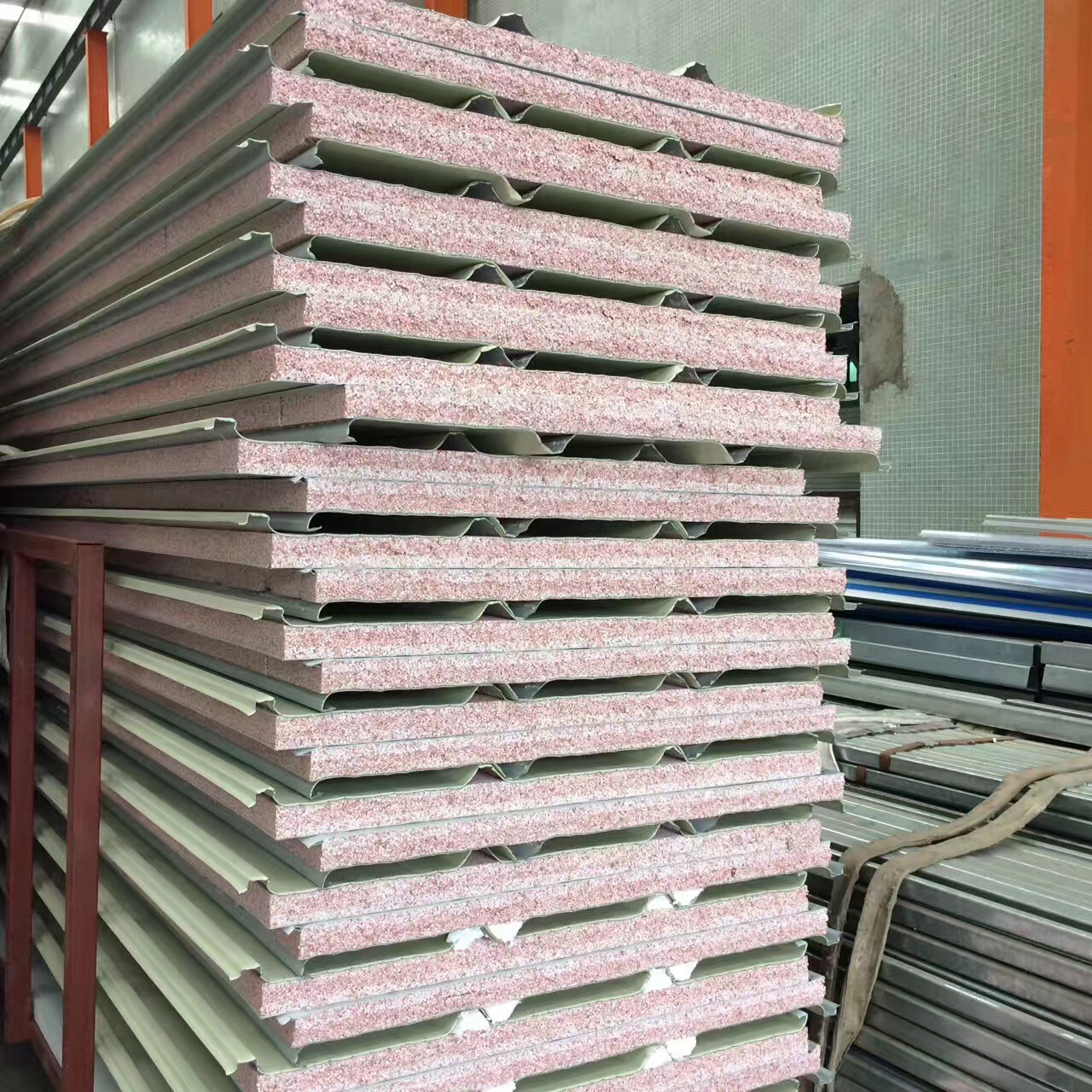 供应红色真金泡沫瓦  防火复合双层彩钢瓦 红色不老泡沫屋面瓦板|ms