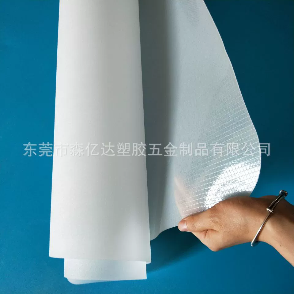 Черный лист ПП без галогенов, матовая текстура, штампованная формовка, саржа в зеркальном клетку, рулон 0,8 мм.