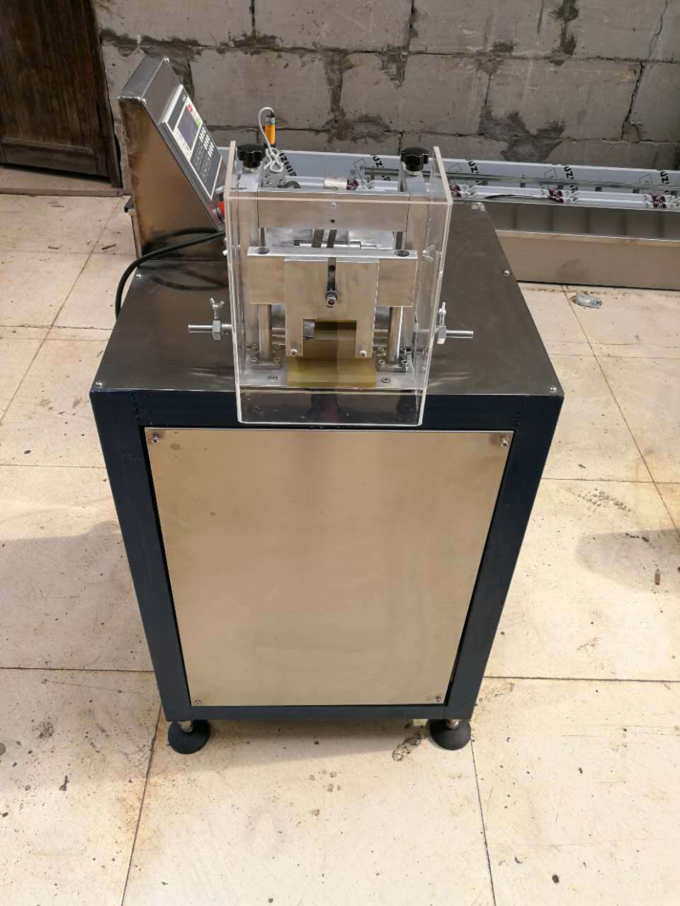 厂家批发小型橡皮擦高速切块机  进口原件橡皮擦飞刀橡皮擦切台机