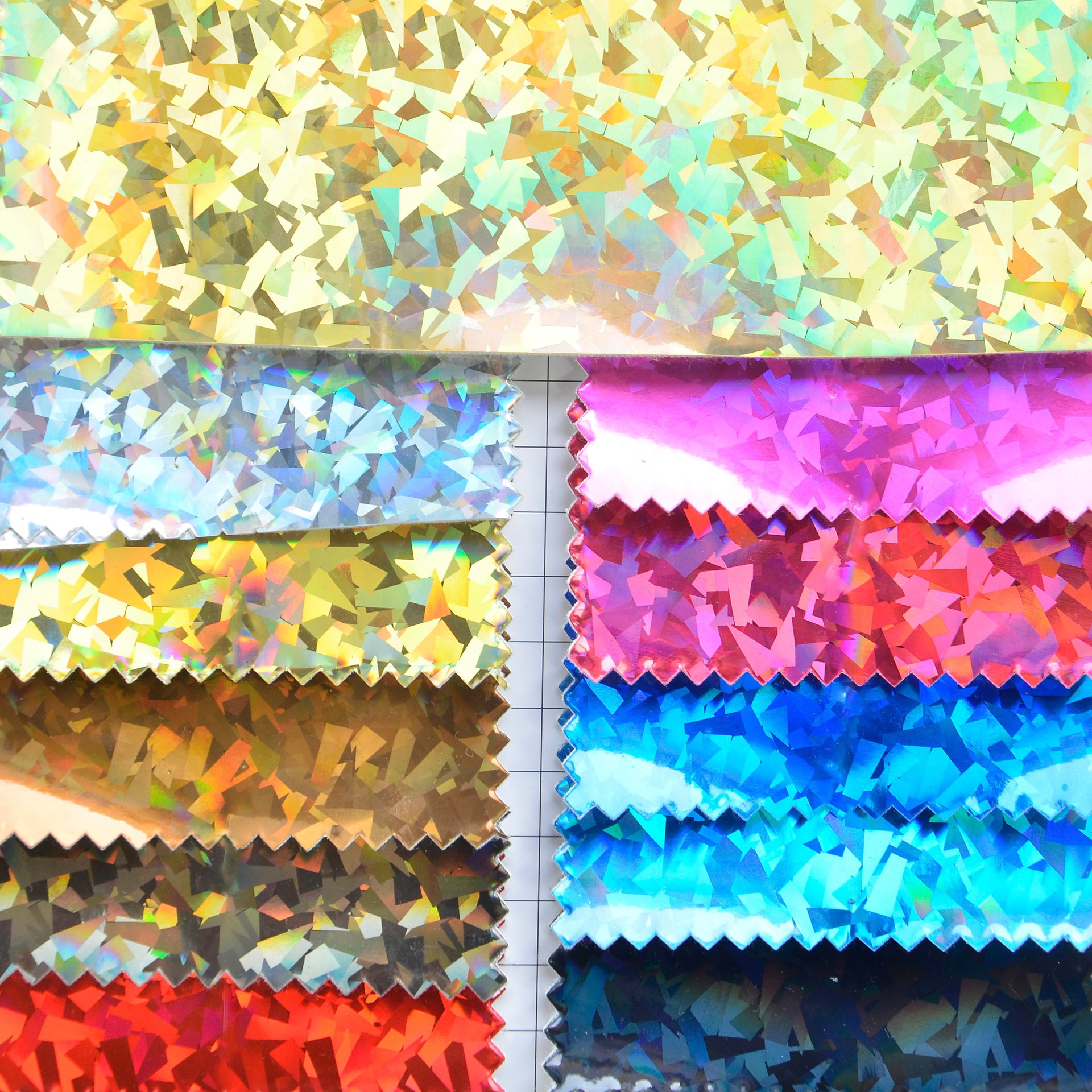 鼎茂皮革pvc革幻彩镭射冰花纹贴亮膜箱包装饰人造合成革厂DM-5030