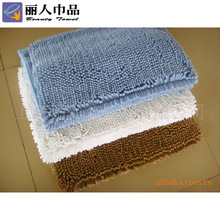 代加工生产PVC、热融胶、无纺布复合涤锦或全涤雪尼尔地垫地毯