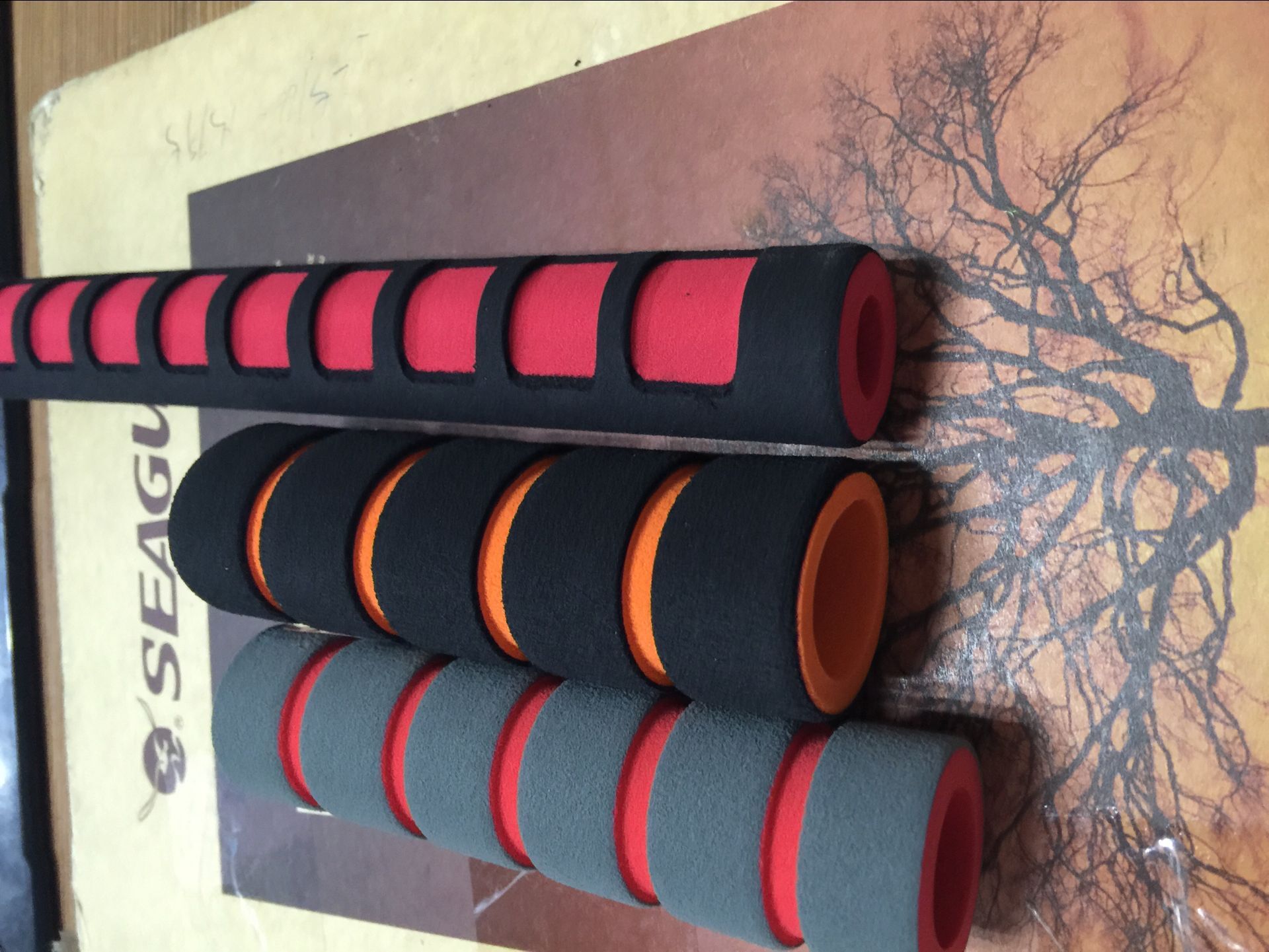 荐 厂家 nbr双色磨砂面橡胶手柄管  双色橡塑海绵把手套管