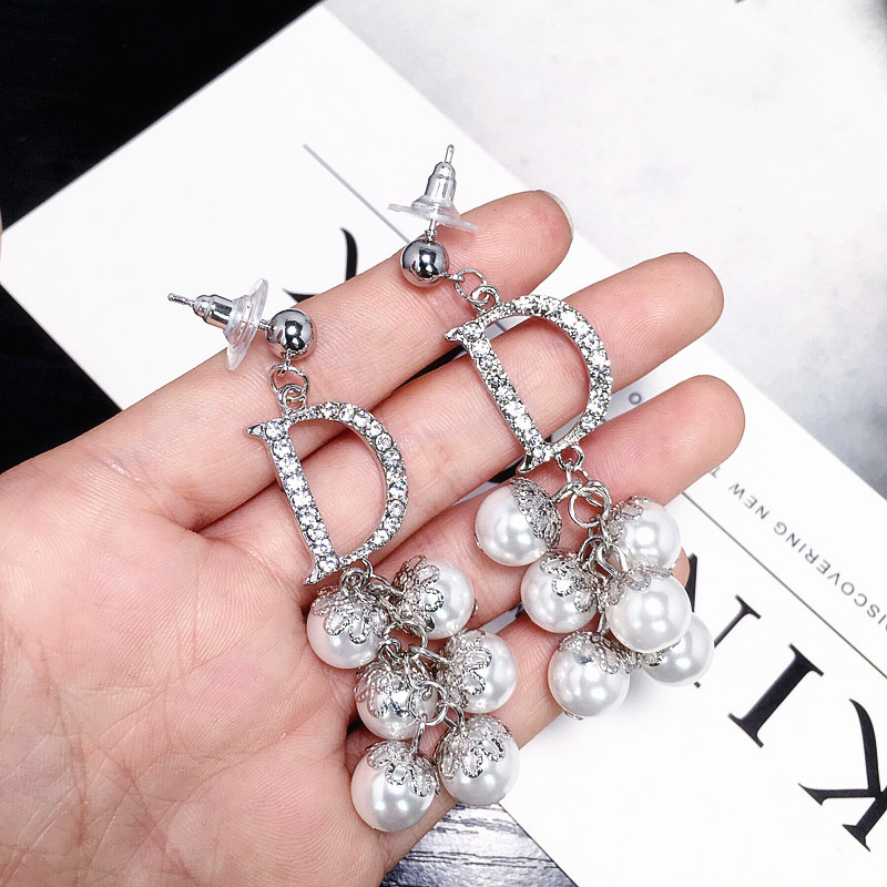 Korea Point Diamond Long Pearl Chain Tassel Gorgeous Earrings Wholesale Nihaojewelry display picture 5