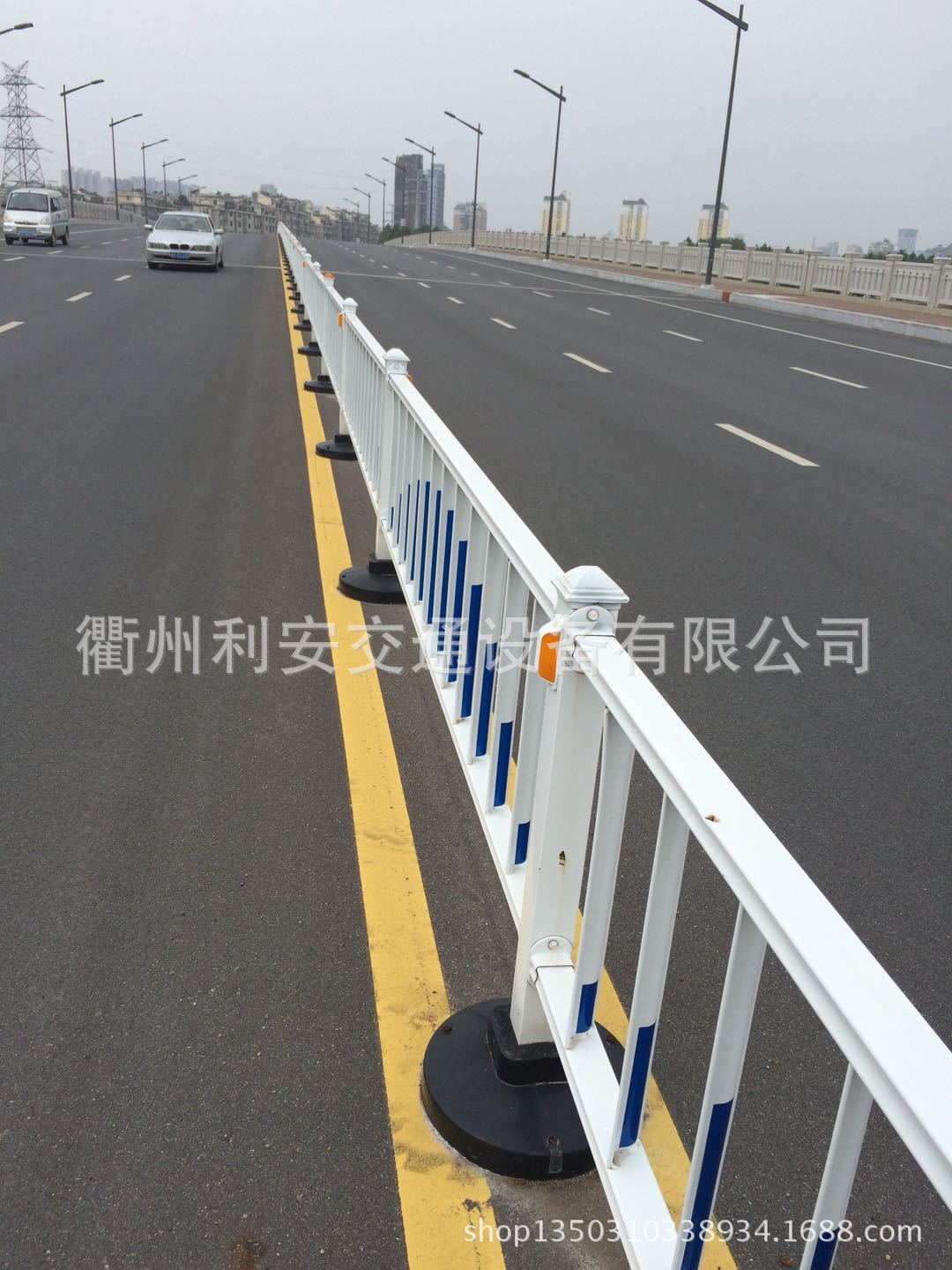 供应塑料铁马围栏  安全护栏 安全水马 浸塑玻璃钢城市护栏