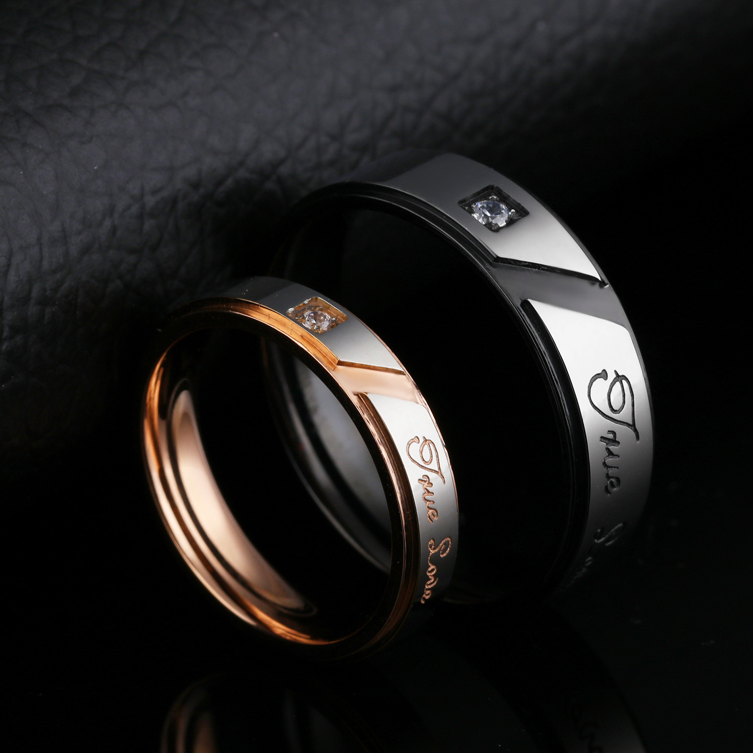 A drop-in fashion jewelry exquisite diamond-studded titanium steel couple ring wholesale Valentine's day gift