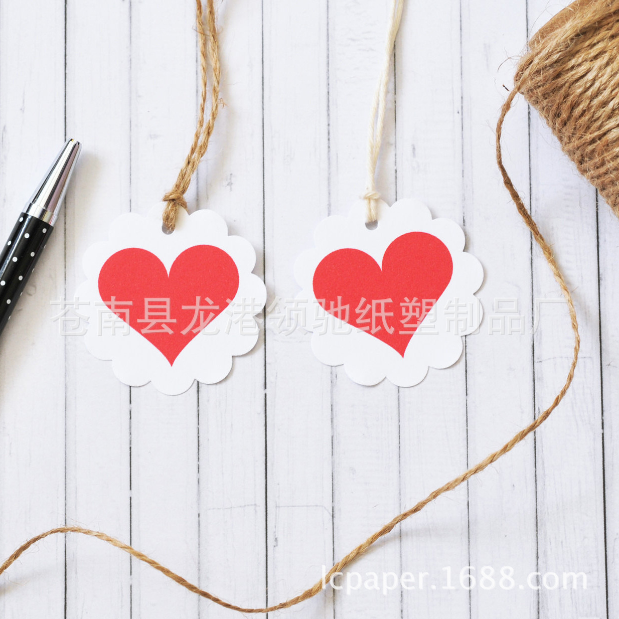 圆形波浪边印刷红色爱心牛皮纸吊牌留言卡片手工烘焙礼物包装标签