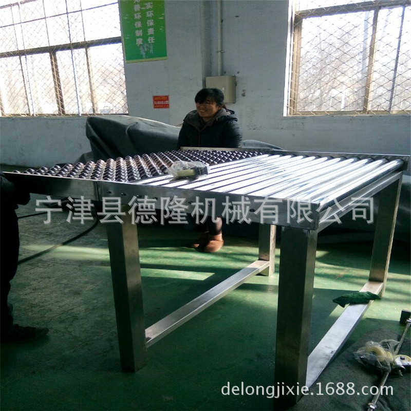 发动机组装流水线牛眼滚珠工作平台不锈钢万向球手推输送设备滚轮