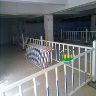 河南新乡市政工艺围栏机动车道防护隔离栅栏道路护栏公路护栏