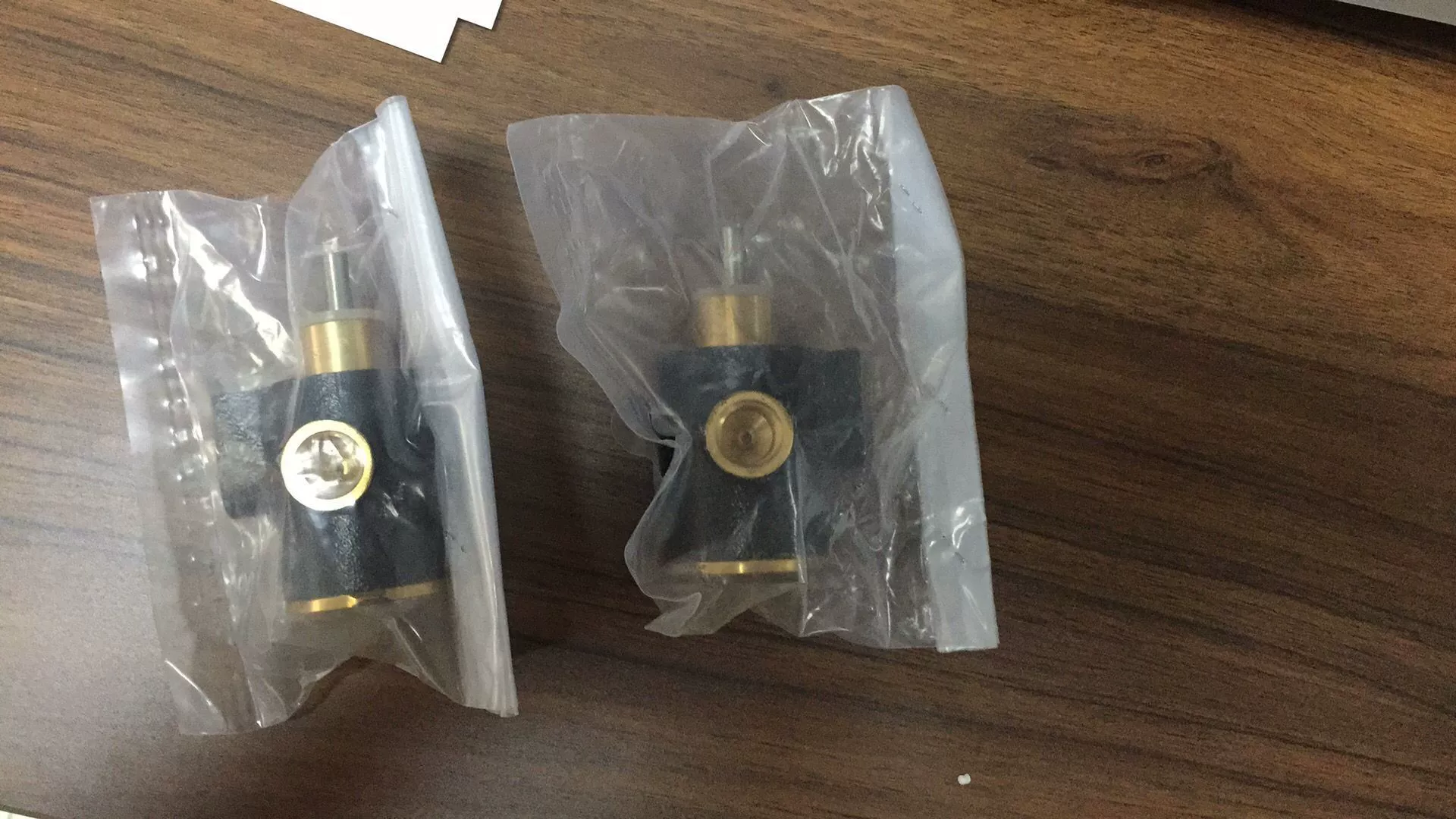 EL E L Laumer всасывающий пневматический клапан