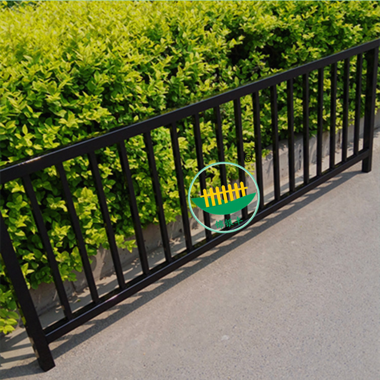 河南新乡 别墅阳台护栏 铁艺阳台护栏厂家 组装式阳台护栏 