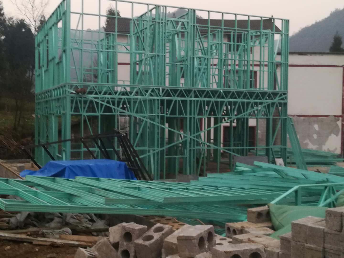 定制装配式住宅轻钢别墅 钢结构房屋厂家供应钢骨架轻型墙体-阿里巴巴