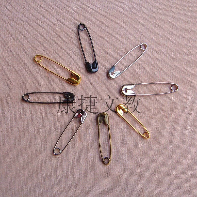 Производитель поставляет готовые экологически чистые медные и железные булавки марки «Морская чайка» для этикеток одежды.