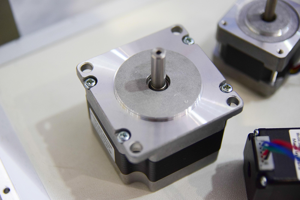 57混合式步进电机3N.m大扭矩步进马达两相1.8°闭环马达