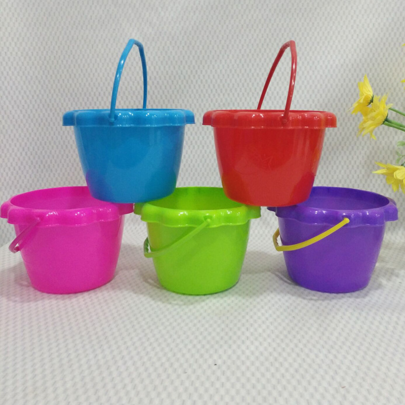 华智塑料小水桶 沙滩玩具 戏水小桶 新款花边小桶玩沙戏水工具