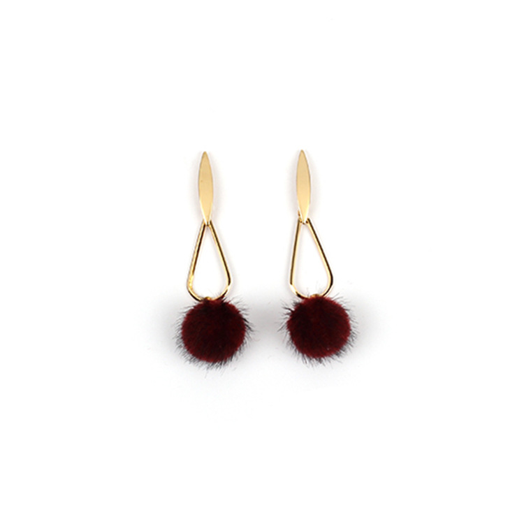 Japanese And Korean Style Plush Candy Pompon Earrings Geometric Metal Wool Ball Ear Studs Women's Winter Ornament display picture 5