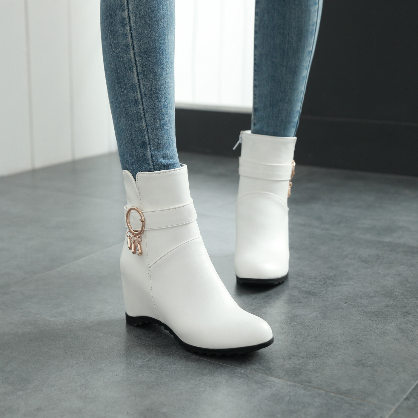 33-43秋冬大小码水钻皮带扣女靴内增高简约休闲短靴学生靴加毛681