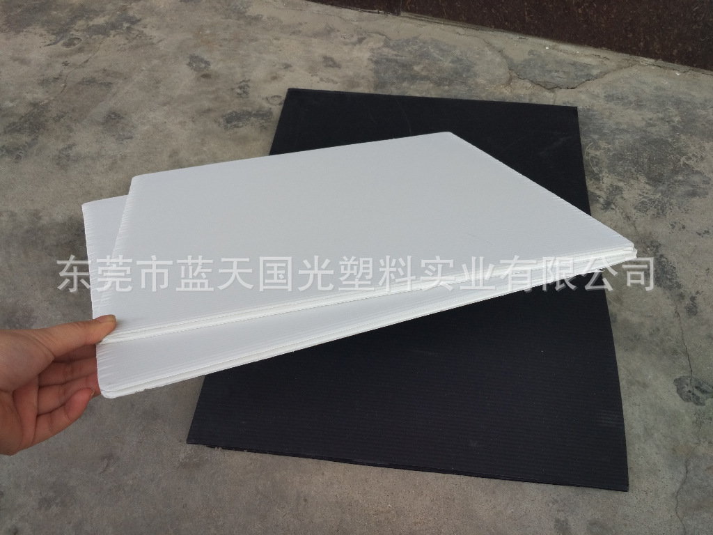 厂家供应PP塑料中空板白色手袋隔板衬板中空板平板隔板塑料真空板