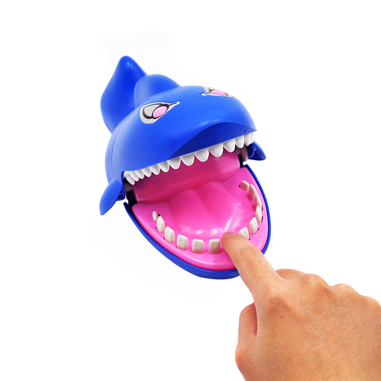 鲨鱼咬手指
