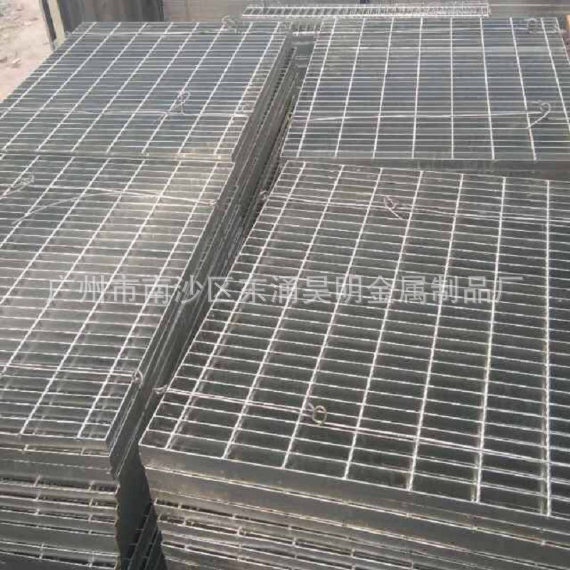 厂家直销楼梯防滑钢格板楼梯踏步钢格板车库排水沟盖板定做