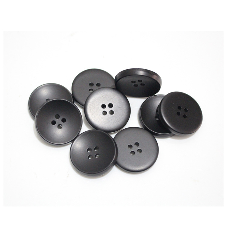黑色四眼树脂扣 毛呢大衣风衣纽扣 男女高档衣服西装扣 厂家现货