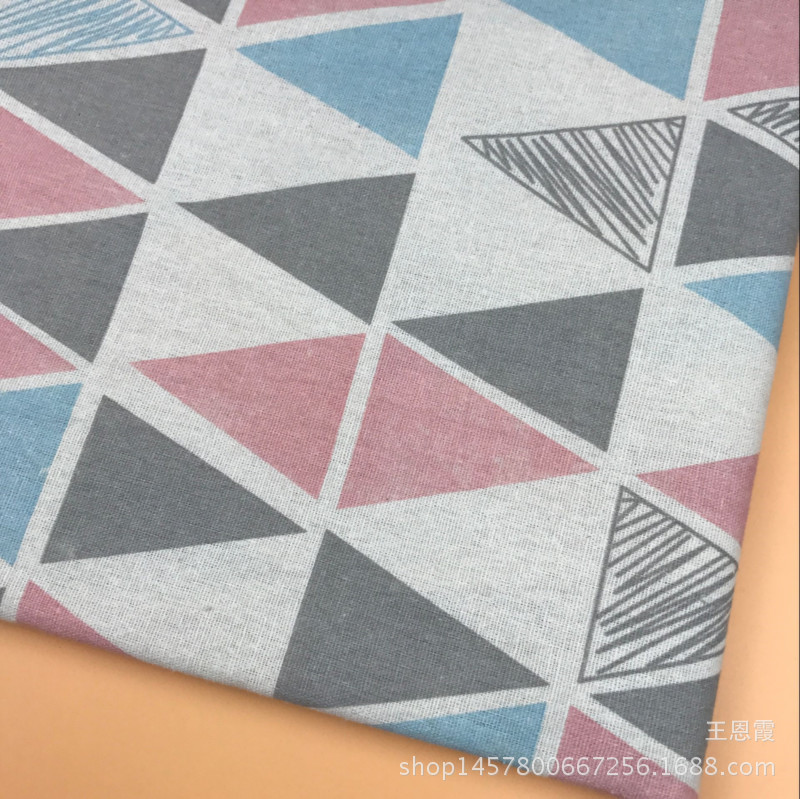 큰 핑크 삼각형