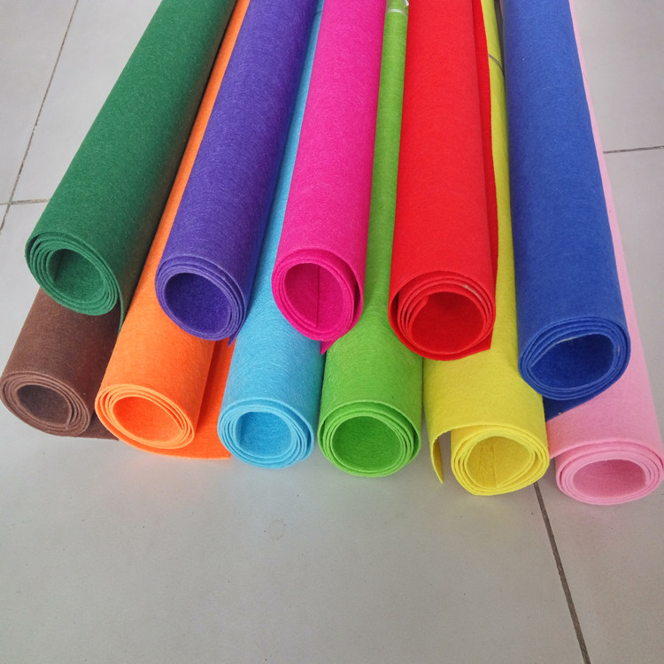 厂家直销彩色毛毡布幼儿园装饰背景无纺布工艺针刺化纤毛毡布