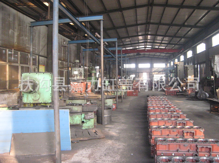 Factory direct auto parts engine cylinder head D1105 diesel engine three-cylinder cast iron cylinder head D1105