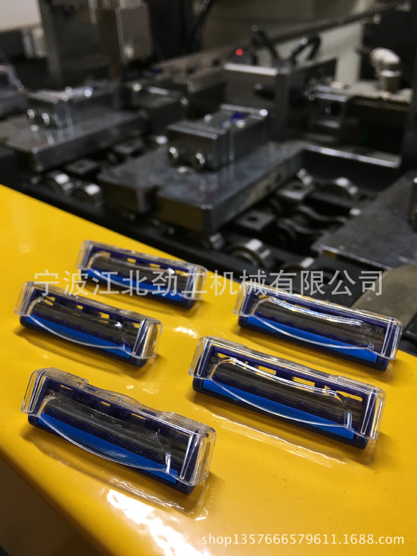 供应男士剃须刀组装机 一次性剃须刀安装设备 两层三层刀片组装