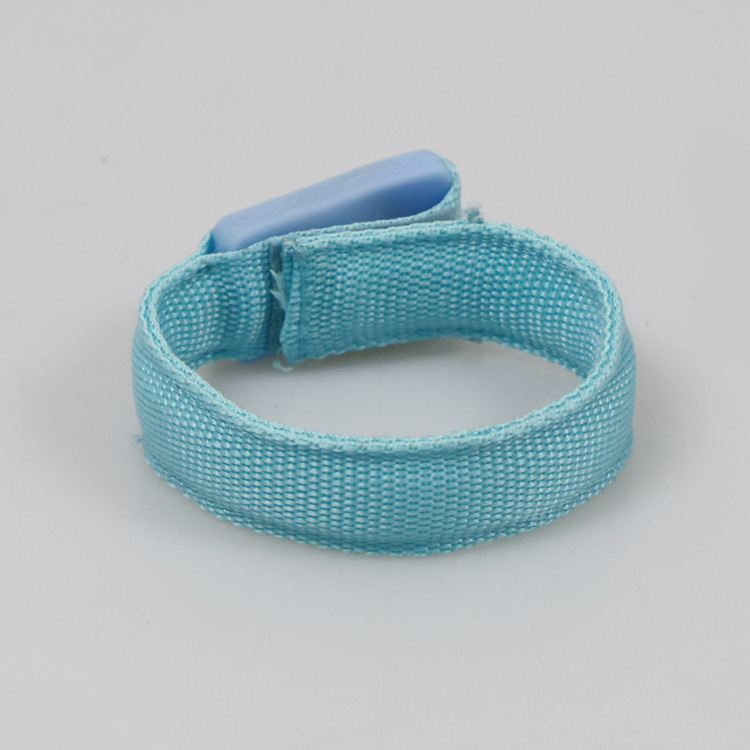 Flashing bracelet