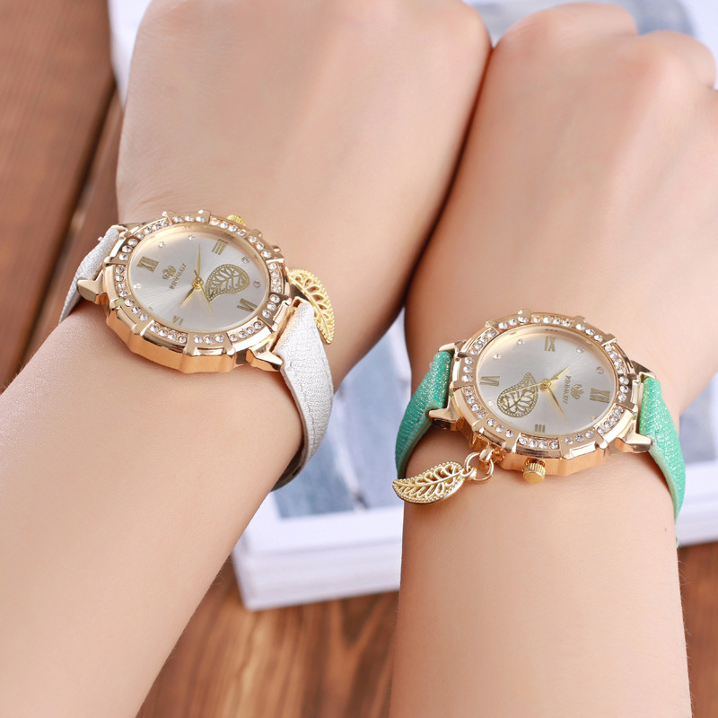 2024 Ciondolo a foglia, cintura con intarsio di diamanti, orologio casual, orologio da donna britannico alla moda con acqua romana_voghion.com