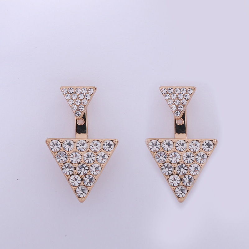Pointed labret stud close-up product detail