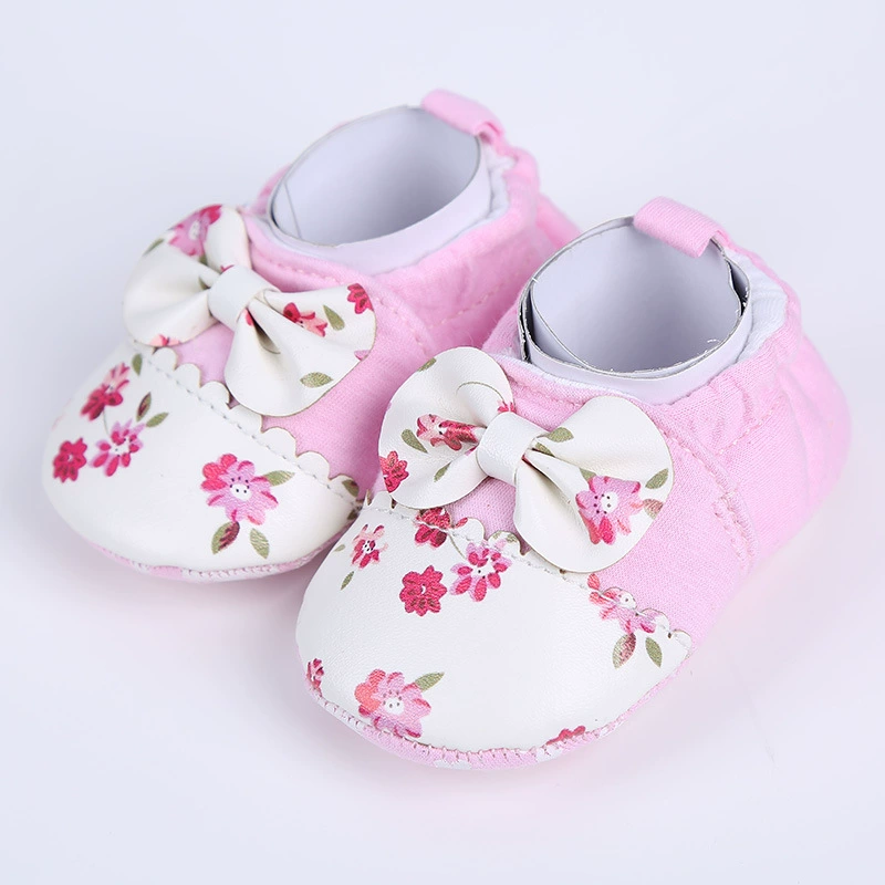Весной и осенью новая хлопковая обувь для малышей с мультяшным принтом не падает с мягким дном с мягкой поверхностью детская обувь для малышей оптом