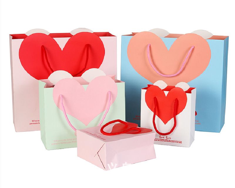 Manufacturer's Ready Stock Wholesale Heart Gift Bag Wedding Return Gift Bag Satchel Packaging Paper Bag Heart-Shaped Printed Logo