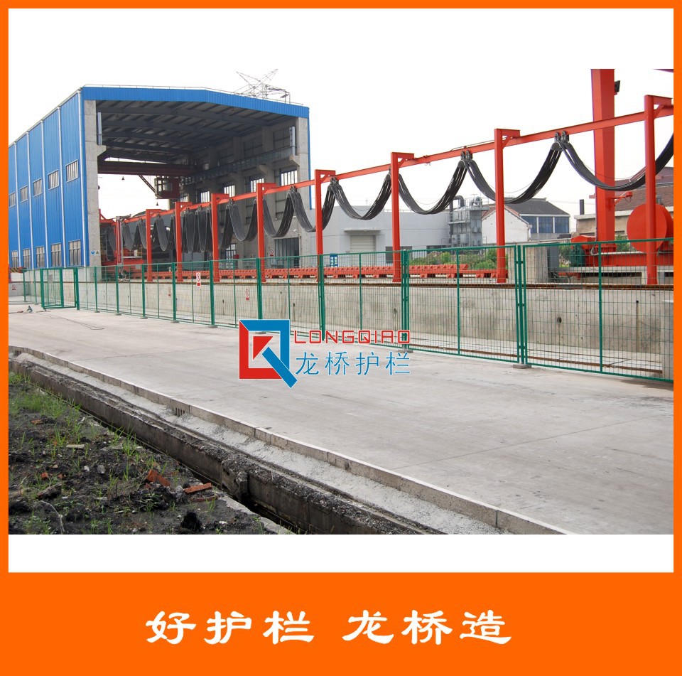 龙桥护栏厂家直销 框架护栏网片  护栏网价格报价 绿色护栏网